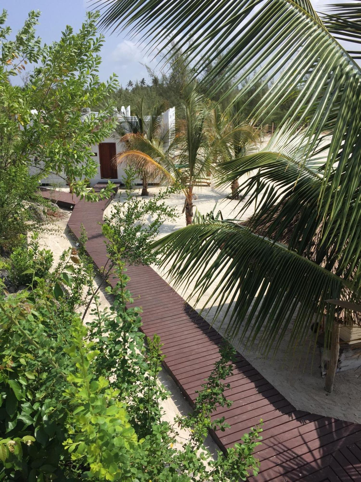Konokono Beach Resort And Isaraya Luxury Overwater Villas Michamvi Rom bilde